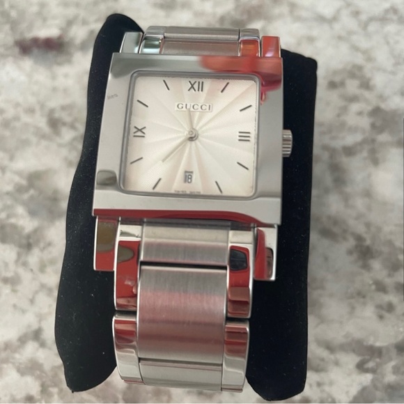Gucci watch good condition - Picture 2 of 6